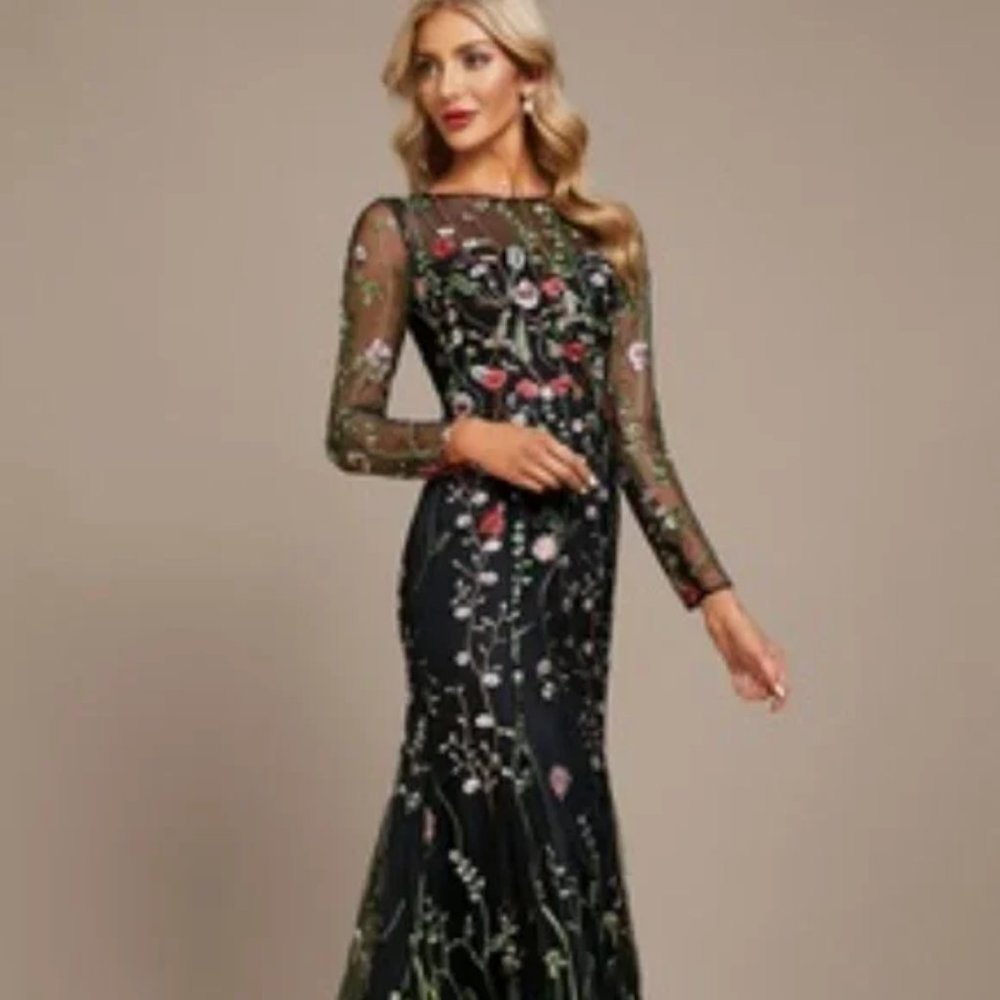 Sheath/Column Scoop Neck Floor-Length Lace Evening Dress. New.